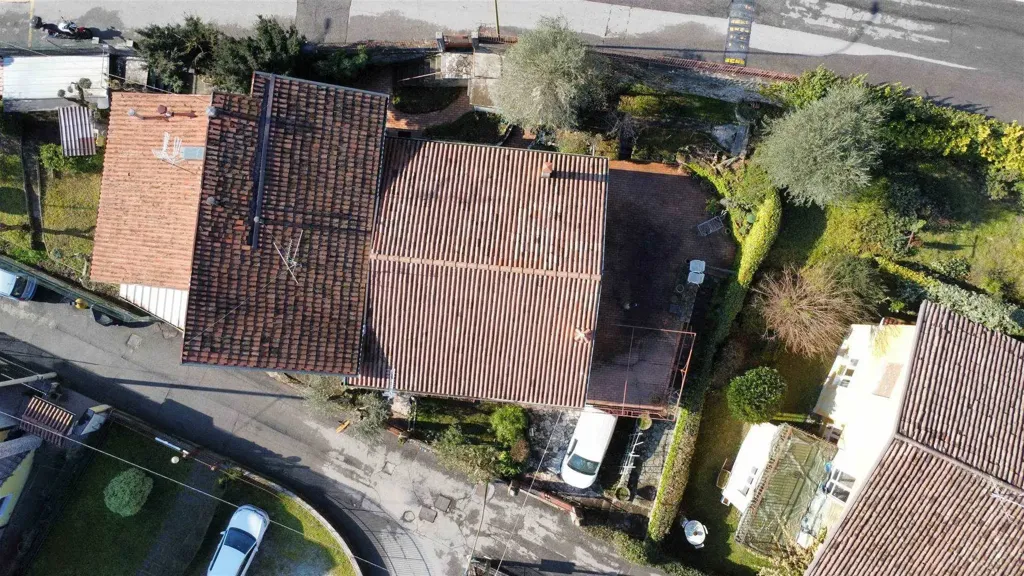 Vue aérienne - Spacious Villa for Renovation in Salò