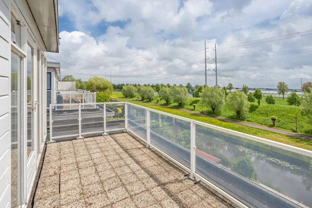 Balcon - Waterfront 2-Under-1-Cap Villa in Rokkeveen Zuid