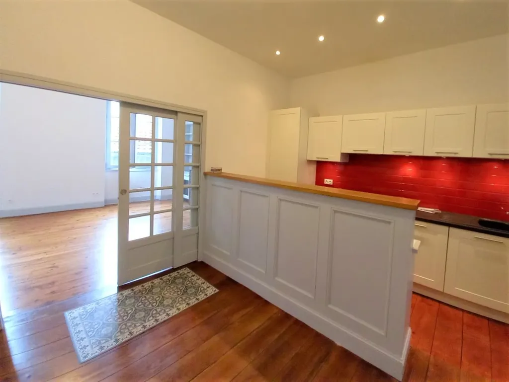 Cucina - Charming Bayonne Apartment with Balcony
