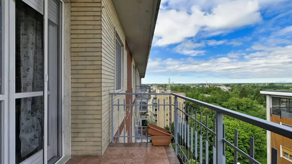 Rõdu - Panoramic Three-Bedroom Apartment in Melegnano