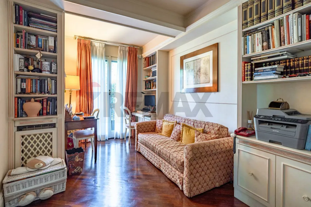 Kabinet - Bifamiliar Villa with Terrace in Lesmo Green