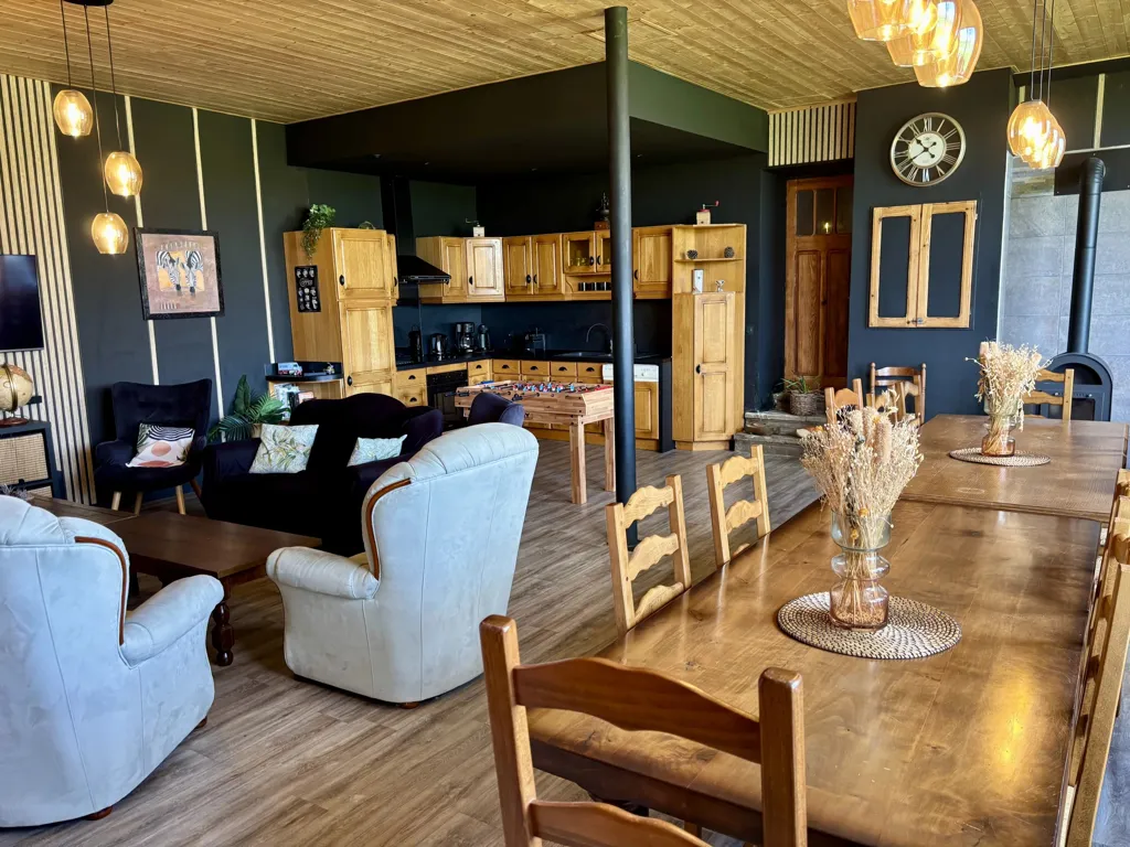Söögituba - Holiday Cottages with Pool in Haute-Loire