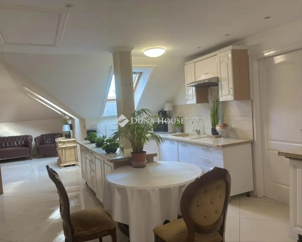 Sala da pranzo - Generational House with Large Garden in Budapest 19th District