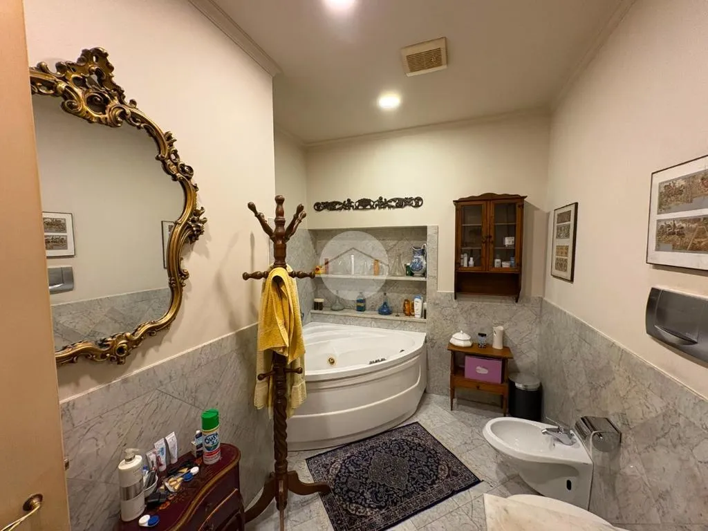 Bathrooms - Spacious 6-Room Apartment in Genoa