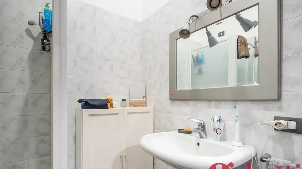 Salles de bain - Retrofitted Flat with Balcony in Città Studi, Milan