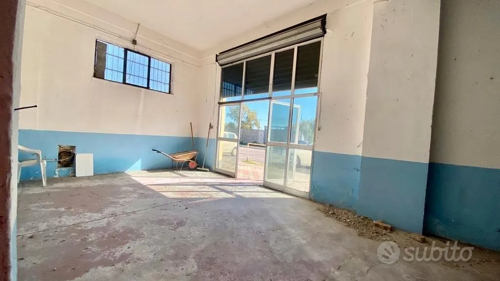 Rooms - Spacious Garage with Automated Access in Via Tavo