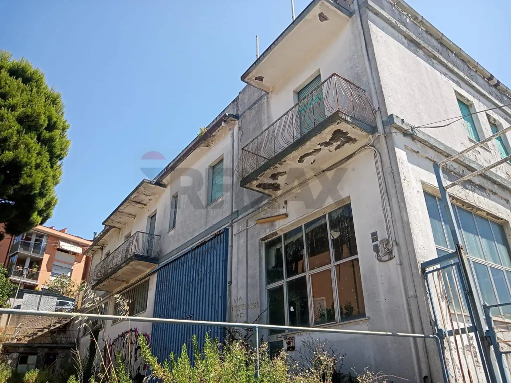 Välivaade - Industrial Warehouse for Development in Ancona