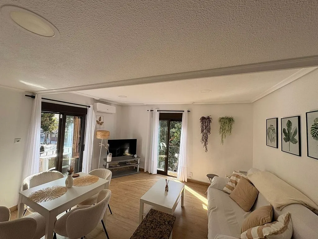 Soggiorno - Modernised Flat with Balcony in Historic Centre