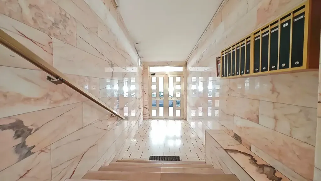 Entrée - Two-Bedroom Apartment with Balcony in Taranto