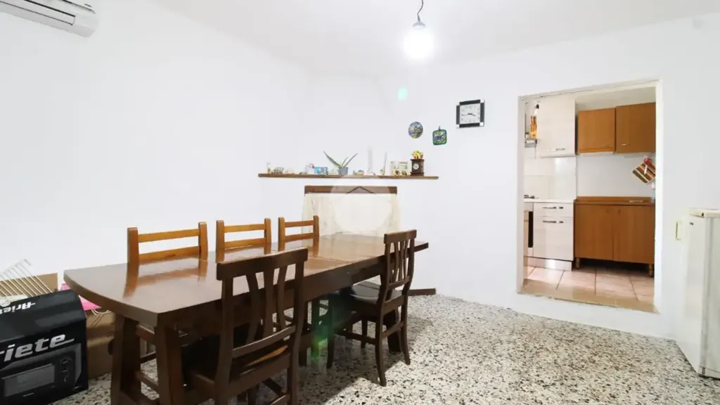 Esszimmer - Semi-Independent House with Solar Panels in Atri