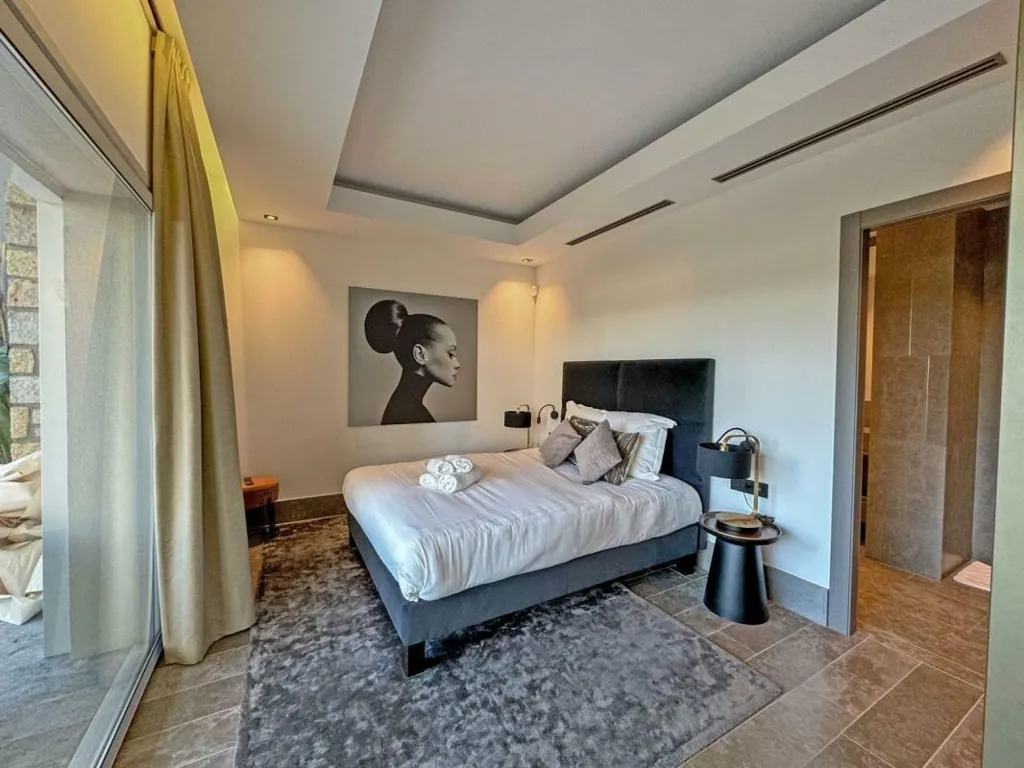Bedrooms - 1950s Villa with Sea View in Cap d'Antibes