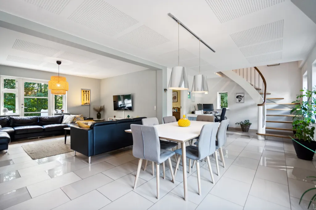Sala da pranzo - Architect-Designed Farmhouse with Stables in Brande