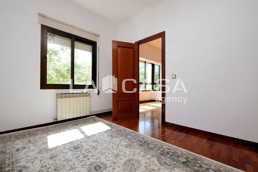 Toad - East-West Oriented Flat near Passeig Maragall