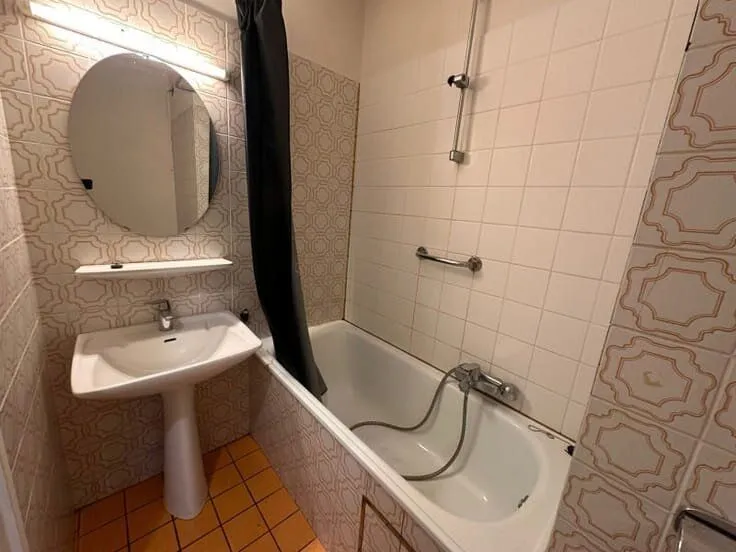 Salles de bain - Studio Équipé avec Cuisine à Louer au 1er Étage
