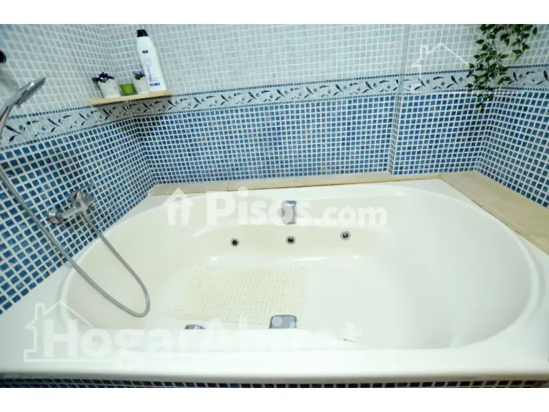 Bathrooms - Spacious House with Terrace near Cullera Beach