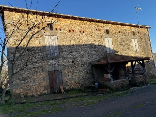 Extérieur - Maison en Pierre avec Grand Terrain à Gavaudun