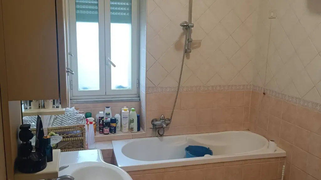 Salles de bain - Quadrilocale with Balcony in Acerra