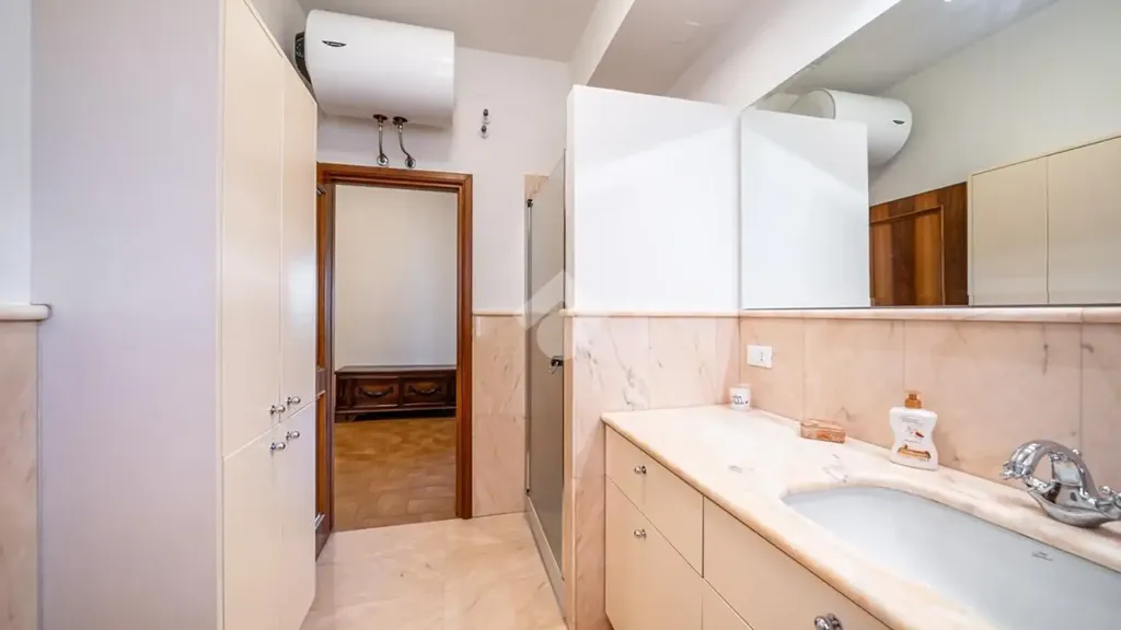 Salles de bain - Spacious Apartment with Garage in Rubiera Centre