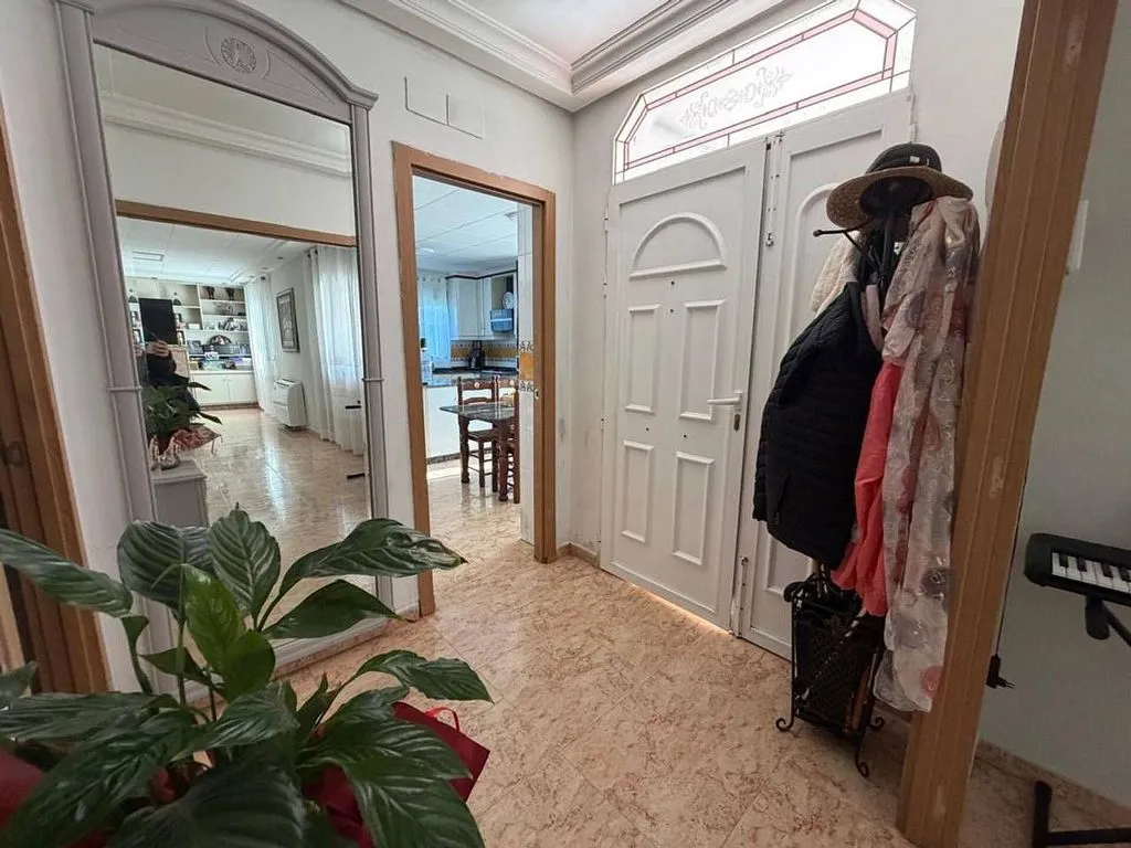 Entrée - Reformed Chalet with Garden in Almansa