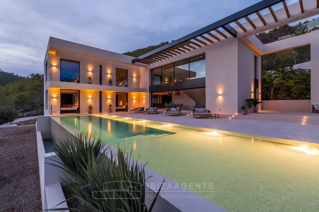 Pool - Luxury Villa with Sea View in Ibiza