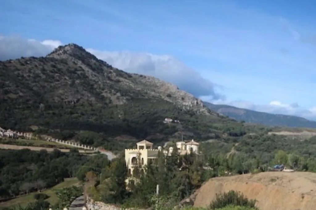 Development Plot with Sea Views in Benahavís