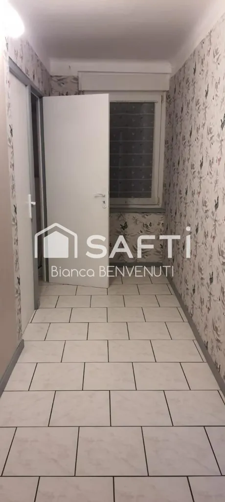 Esik - 4-Piece Apartment for Renovation in Basse-Ham