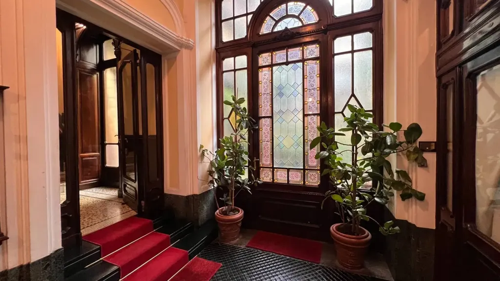 Entrée - Period Apartment with Balcony in Turin