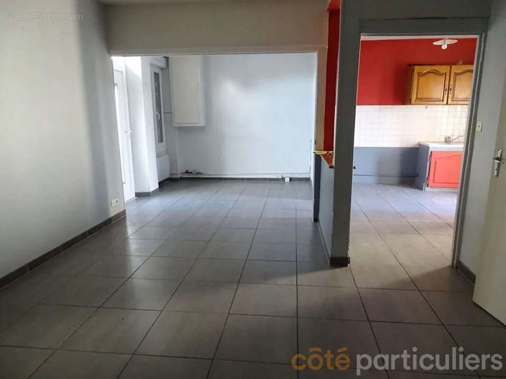 Cuisine - Maison avec Cour et Dépendances à Lignières