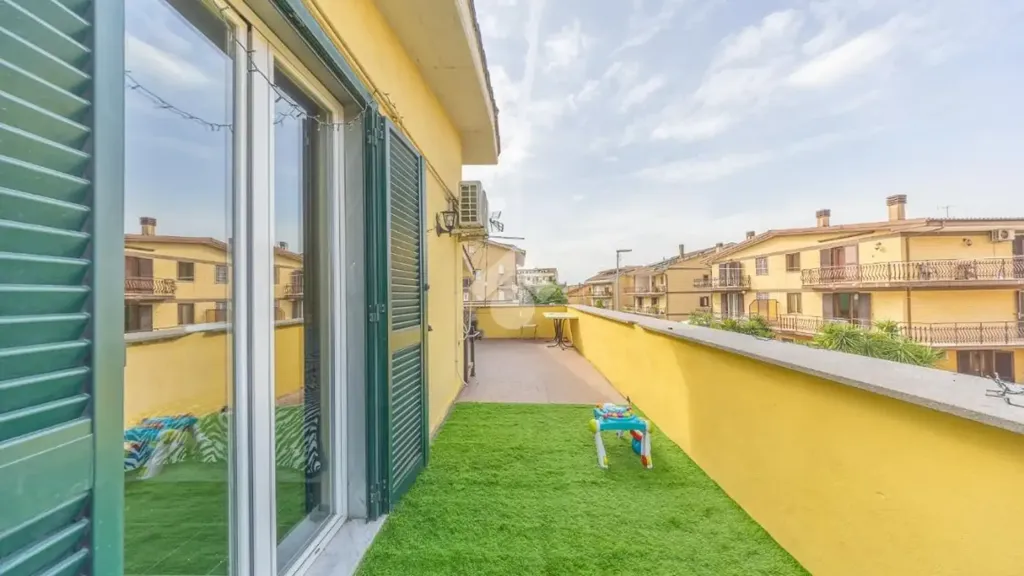 Balcone - Rustic Trilocale with Terrace in Guidonia Montecelio