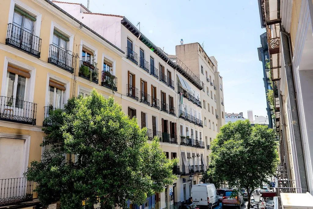 Balcon - Fully Renovated Flat with Balcony in Trafalgar