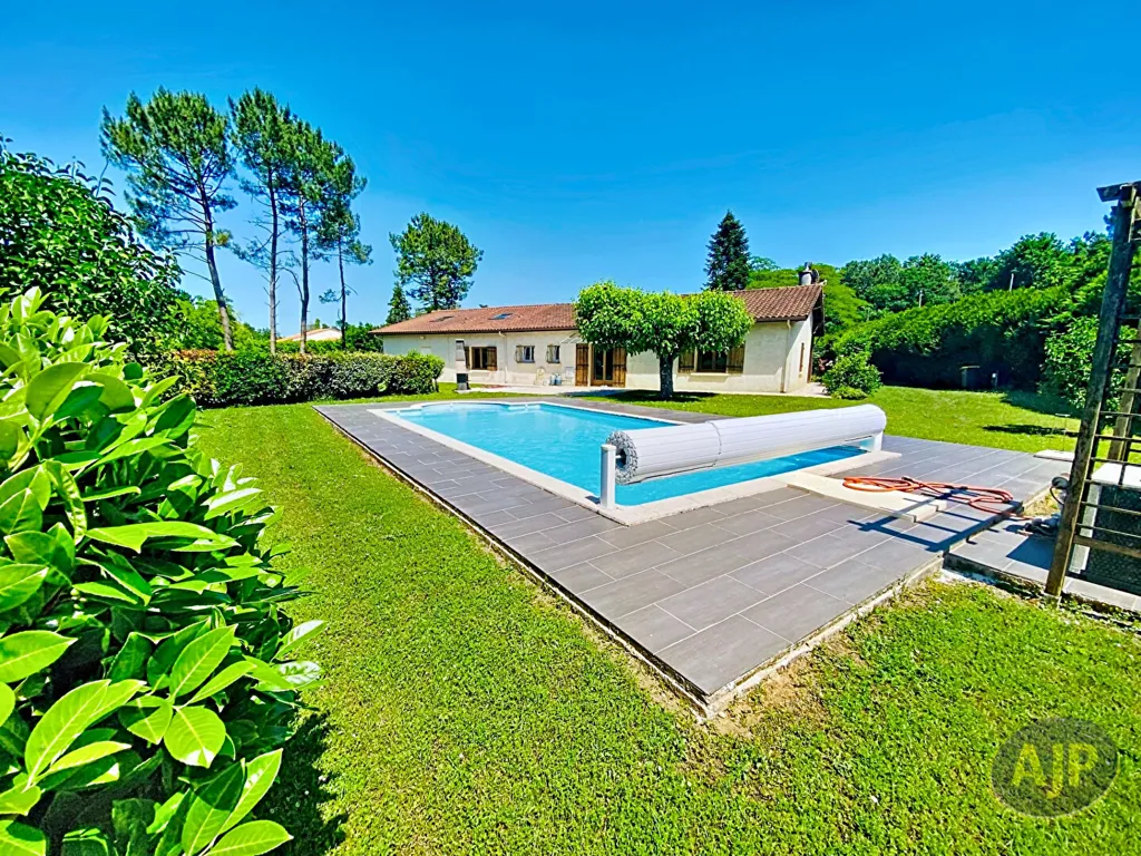 Piscina - House with Pool in Lesparre-Médoc