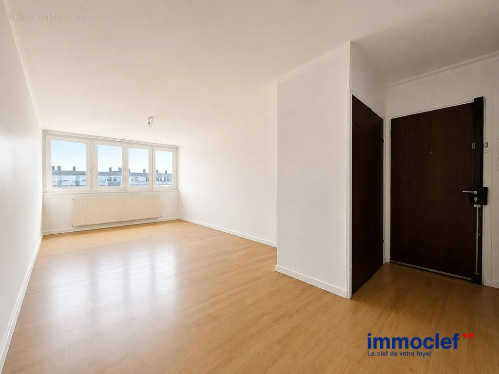 Toad - Bright Apartment with Parking in La Madeleine