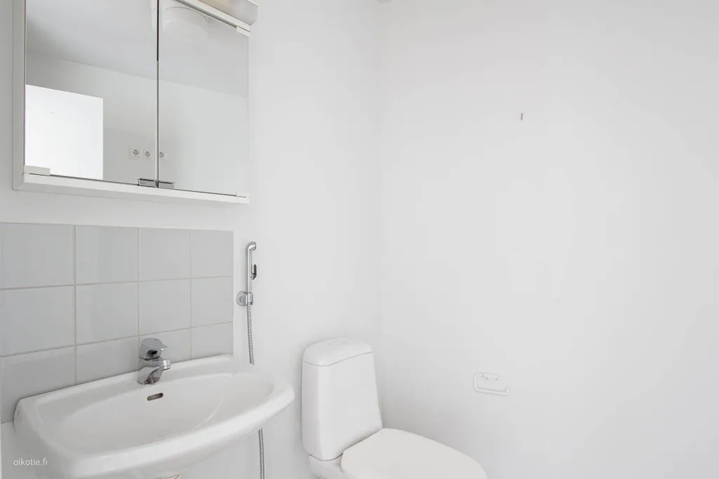 Vannitoad - Bright Apartment with Balcony in Lahti Centre