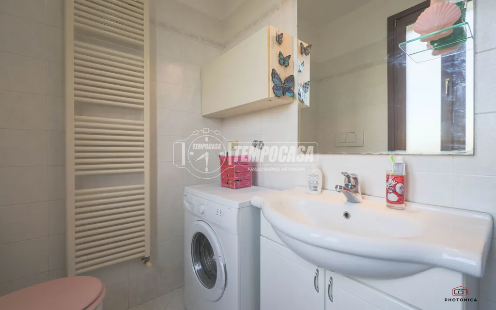 Salles de bain - Modernised Two-Bedroom Flat with Balcony in Bologna