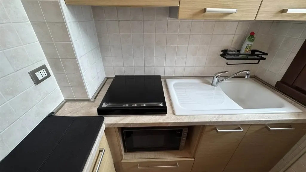 Cuisine - 2-Bedroom Apartment with Balcony in Milan