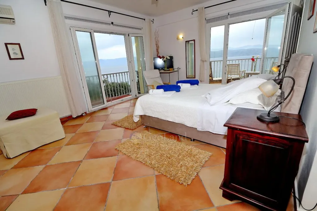Magamistoad - Beachfront Villa with Private Beach in Corfu