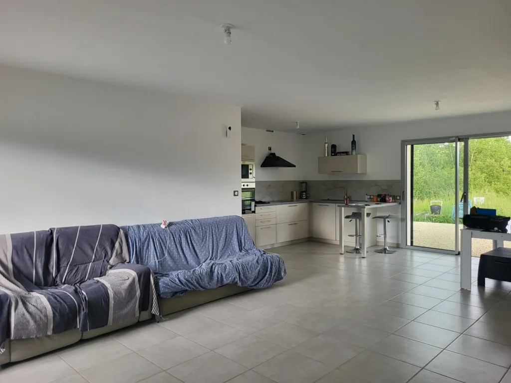 Elutuba - New House with Garden View in Airvault