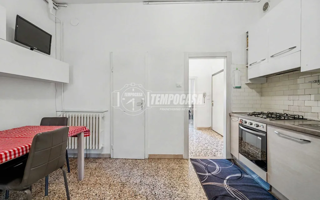 Cuisine - Central Trilocale with Balcony in Faenza