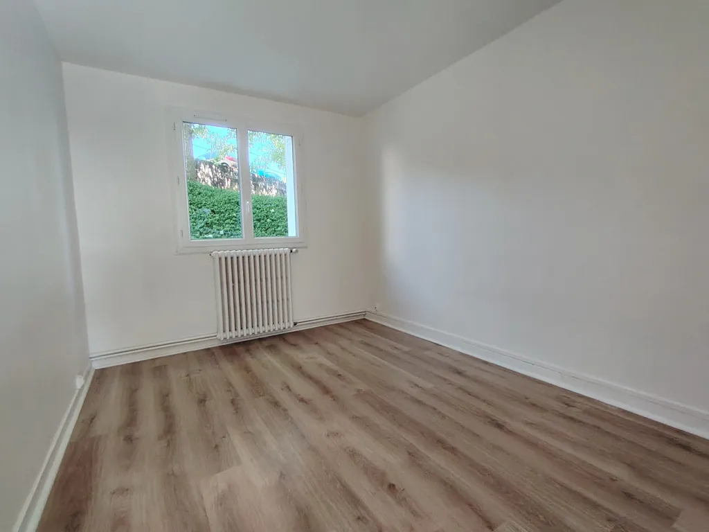 Pièces - Appartement 4 Pièces avec Parking à Sens