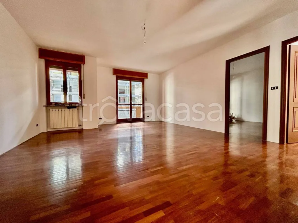 Séjour - Apartment with Balcony and Parking in Cuneo