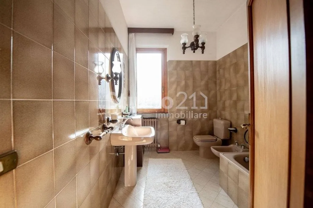 Bagni - Villa bifamiliare con piscina a Figline e Incisa Valdarno