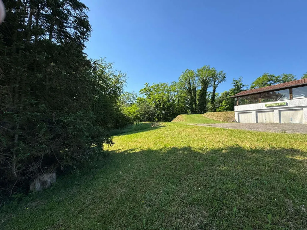 Garden - Business Premises with Panoramic View in Village
