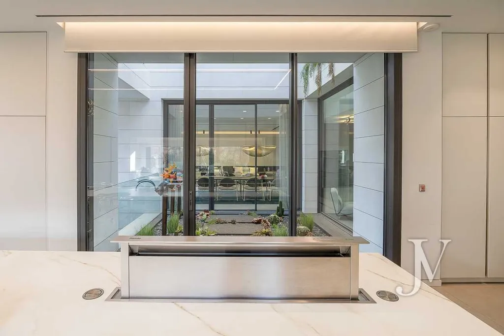 Cuisine - Modern Villa with Pool in Parque Conde de Orgaz
