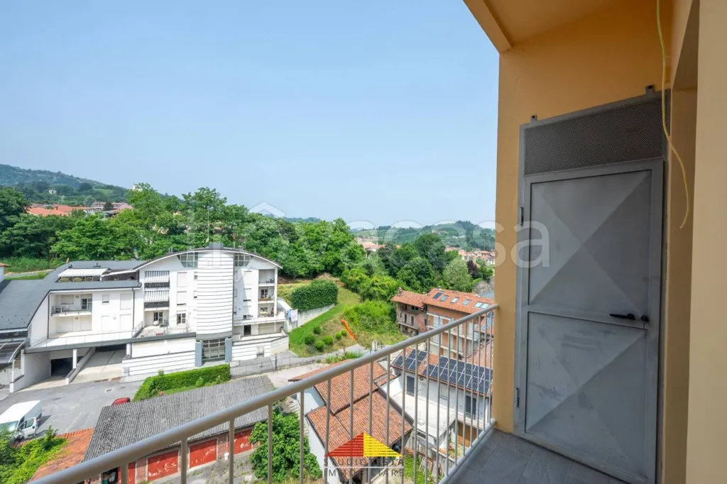 Rõdu - Rustic Apartment with Panoramic View in Verzuolo