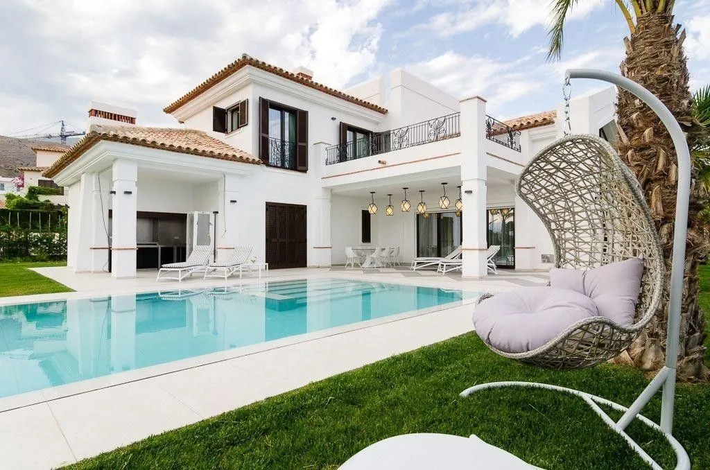 Bassein - Luxury Villa with Pool in Finestrat