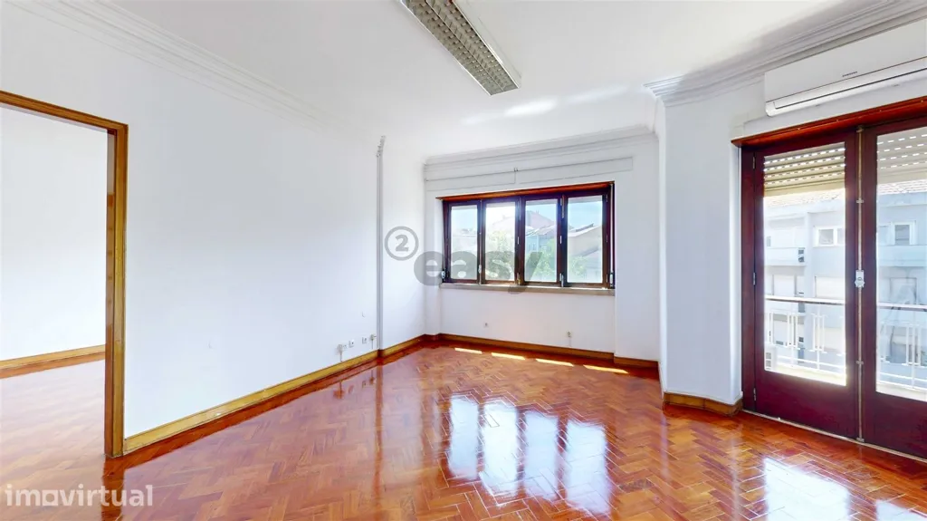 Elutuba - Modernised Office with Lift in Arroios, Lisbon