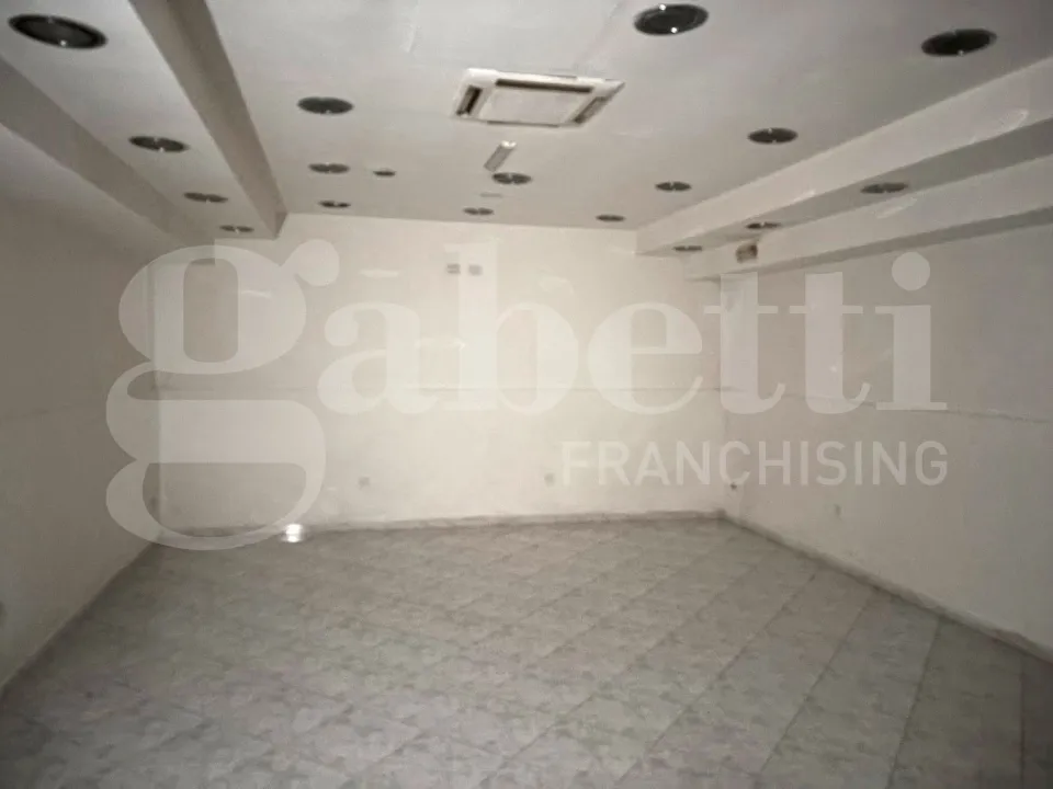 Rooms - Commercial Unit on Corso Garibaldi, Naples