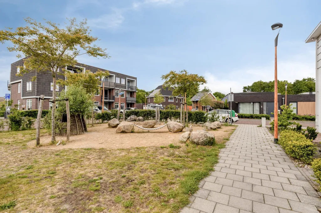 Jardin - Energetically Efficient Corner House with Garden in De Run