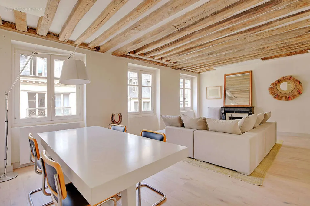 Séjour - Appartement T3 avec Beaux Volumes dans Quartier Recherché