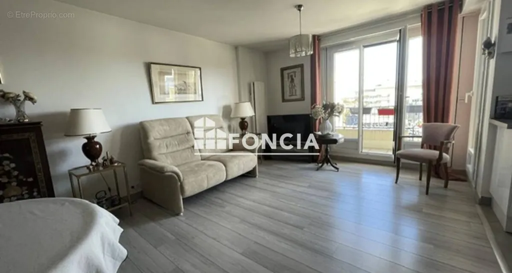 Elutuba - Bright Apartment with Balcony in Ermont Centre